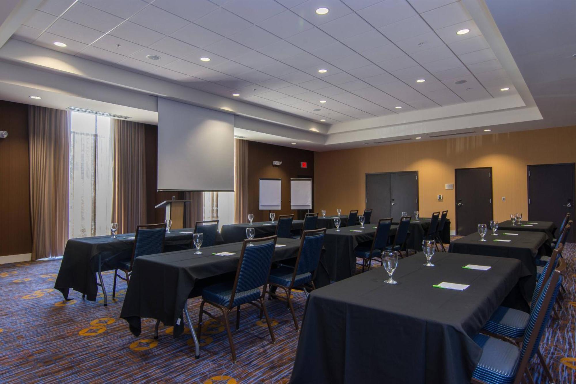 Courtyard By Marriott Raleigh-durham Airport/brier Creek Hotel